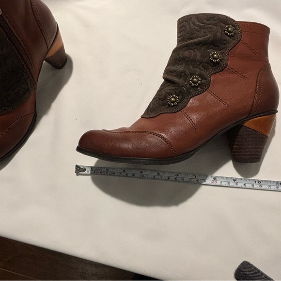 L’ARTISTE Sz 40 Heel Booties Steampunk Vibes Leather Suede Ruched Shaft Buttons - Picture 12 of 14